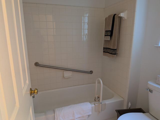 619 Hill Crest Court, Milford, MI 48381