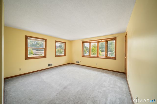 5 Redwood Street, Enfield, CT 06082