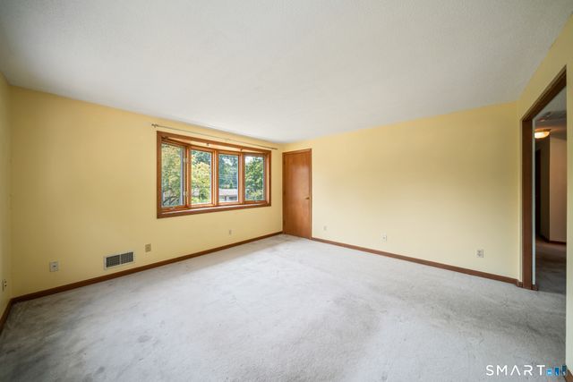 5 Redwood Street, Enfield, CT 06082