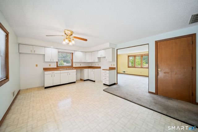 5 Redwood Street, Enfield, CT 06082
