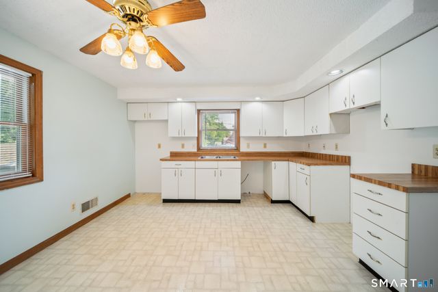5 Redwood Street, Enfield, CT 06082