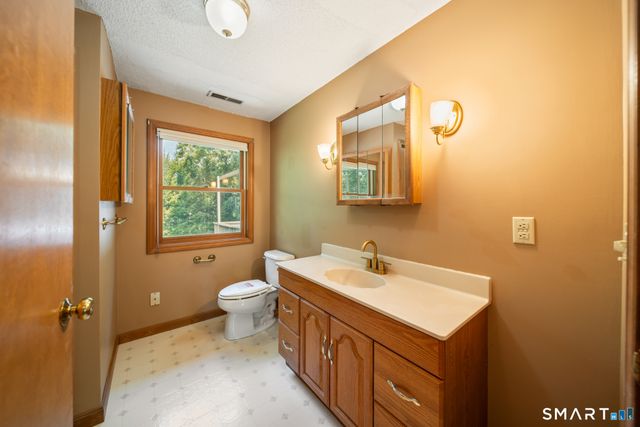 5 Redwood Street, Enfield, CT 06082