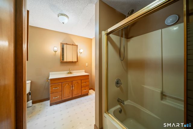 5 Redwood Street, Enfield, CT 06082