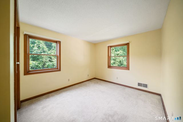 5 Redwood Street, Enfield, CT 06082