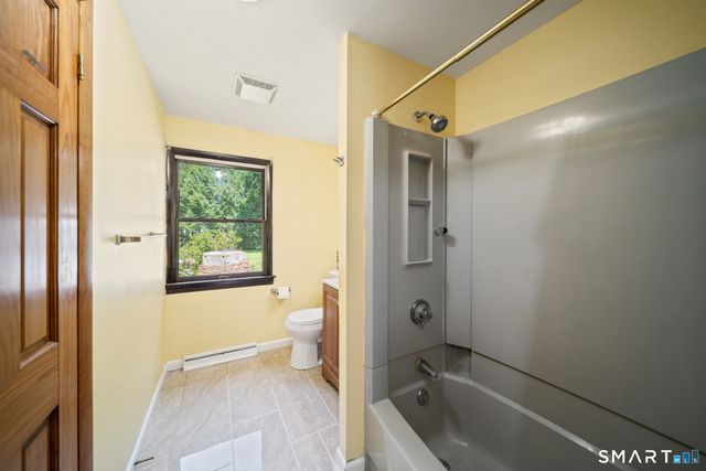 5 Redwood Street, Enfield, CT 06082