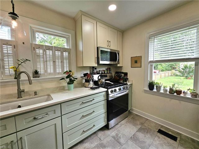 17 S Juniper ST, Hampton, VA 23669