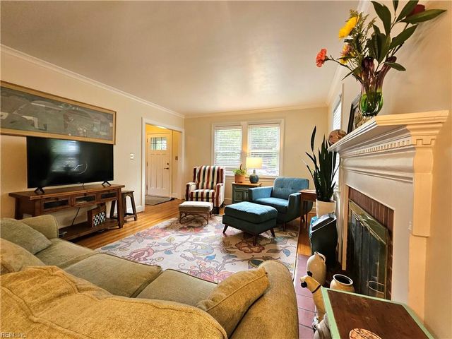 17 S Juniper ST, Hampton, VA 23669
