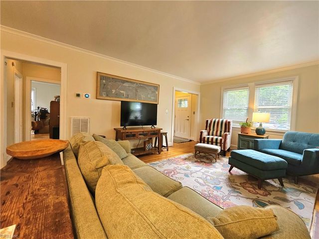 17 S Juniper ST, Hampton, VA 23669