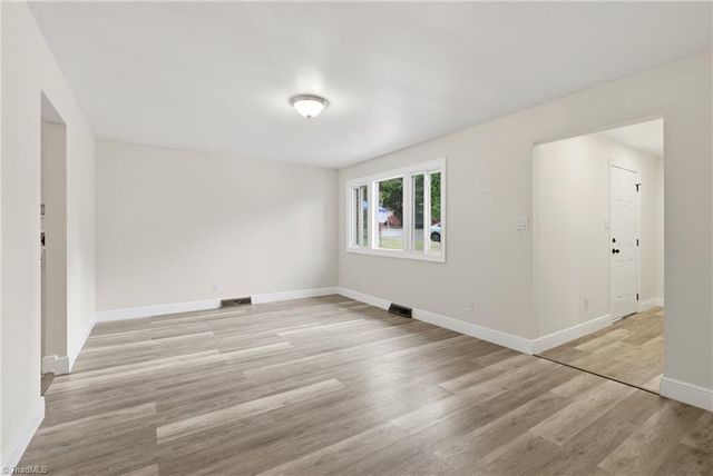 1512 Hooks Street, Greensboro, NC 27401