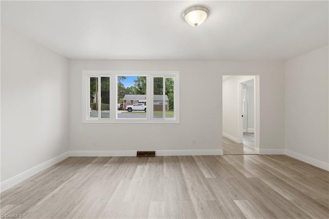 1512 Hooks Street, Greensboro, NC 27401
