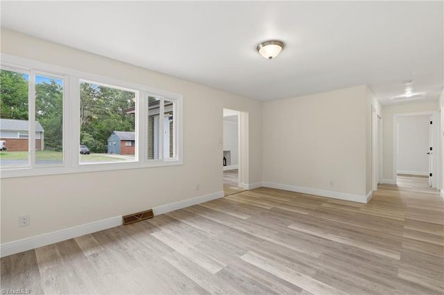 1512 Hooks Street, Greensboro, NC 27401