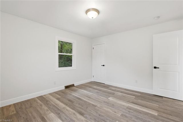 1512 Hooks Street, Greensboro, NC 27401