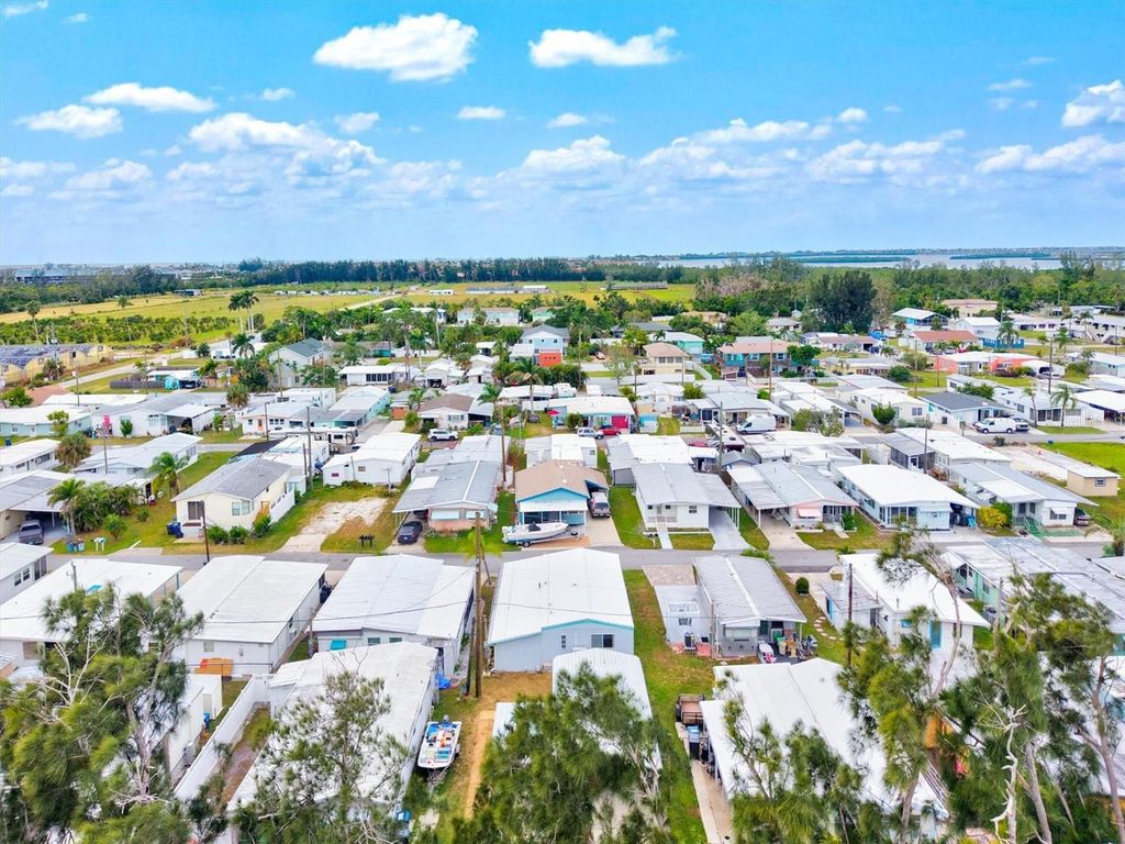 Image 54 of property listing at 3831 115TH STREET COURT W, Bradenton, FL 34210