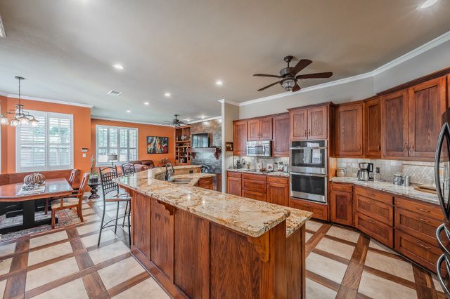 225 Sherry Lane, Burleson, TX 76028
