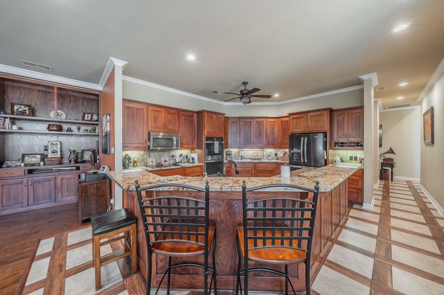225 Sherry Lane, Burleson, TX 76028