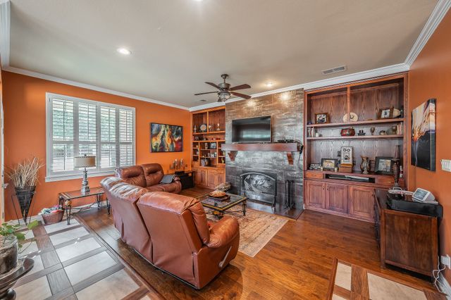 225 Sherry Lane, Burleson, TX 76028