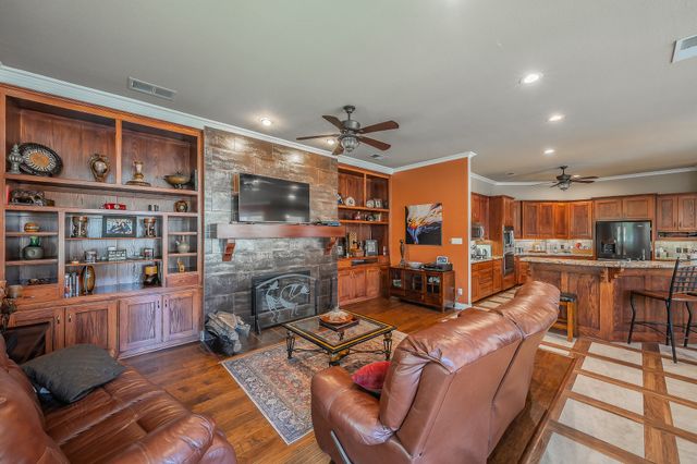 225 Sherry Lane, Burleson, TX 76028