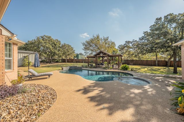 225 Sherry Lane, Burleson, TX 76028