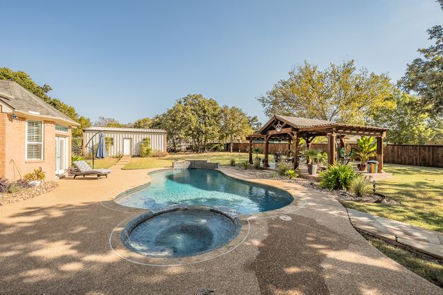 225 Sherry Lane, Burleson, TX 76028