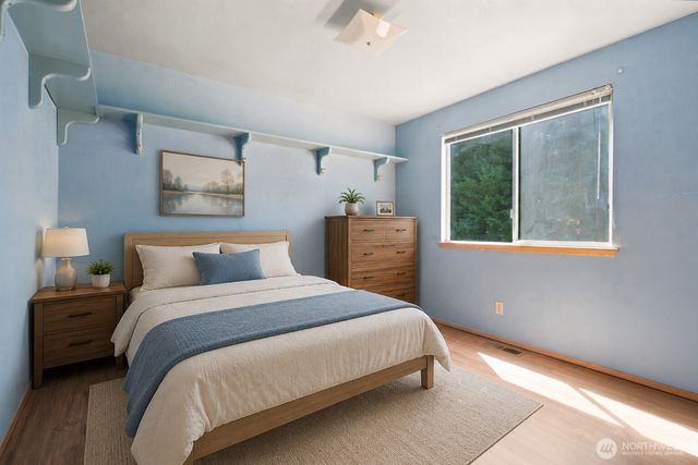 1059 NE Regal Court, Bremerton, WA 98311