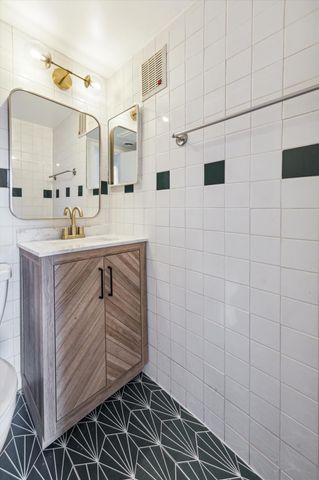 3401 Timmons Lane 14, Houston, TX 77027