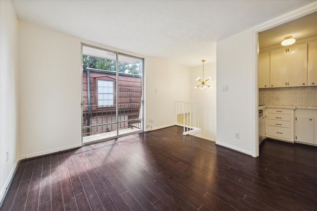 3401 Timmons Lane 14, Houston, TX 77027