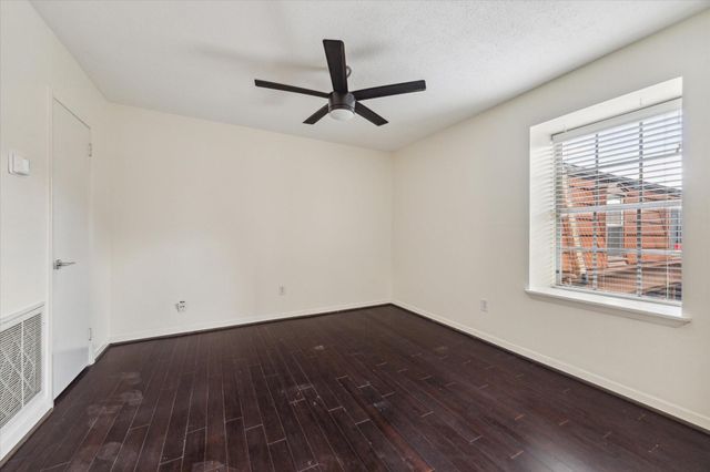 3401 Timmons Lane 14, Houston, TX 77027
