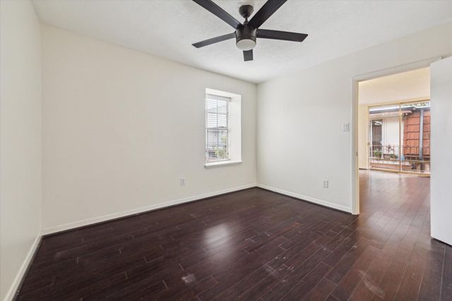 3401 Timmons Lane 14, Houston, TX 77027