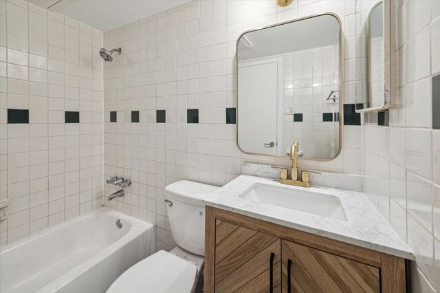 3401 Timmons Lane 14, Houston, TX 77027