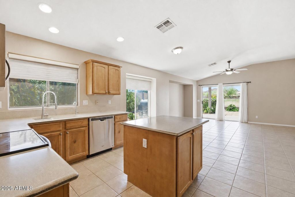 31267 N CLARIDGE Circle, San Tan Valley, AZ 85143 — photo 5