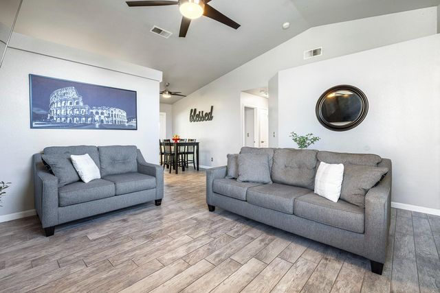 7634 N Dearing Avenue, Fresno, CA 93720