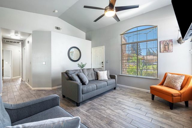 7634 N Dearing Avenue, Fresno, CA 93720