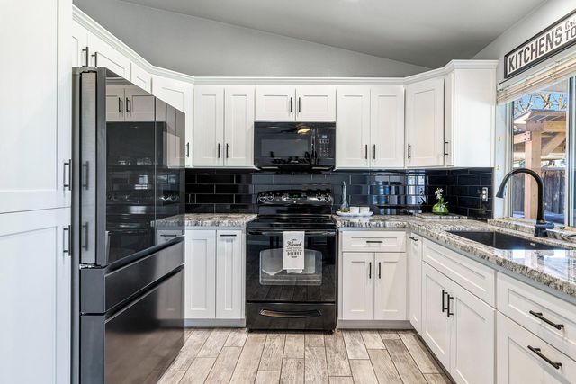 7634 N Dearing Avenue, Fresno, CA 93720