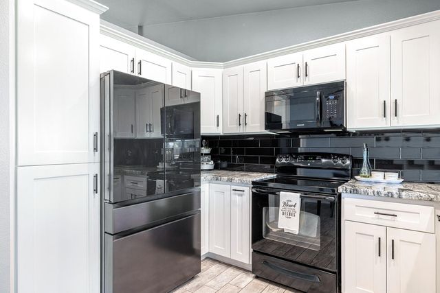 7634 N Dearing Avenue, Fresno, CA 93720