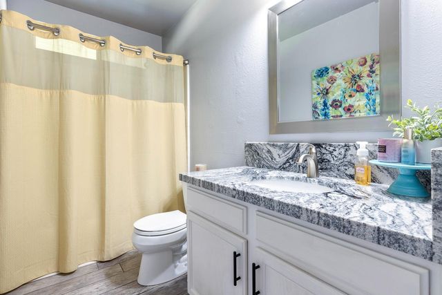 7634 N Dearing Avenue, Fresno, CA 93720