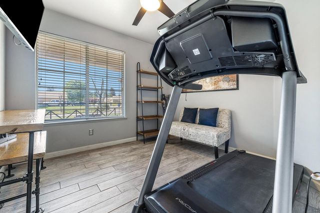 7634 N Dearing Avenue, Fresno, CA 93720