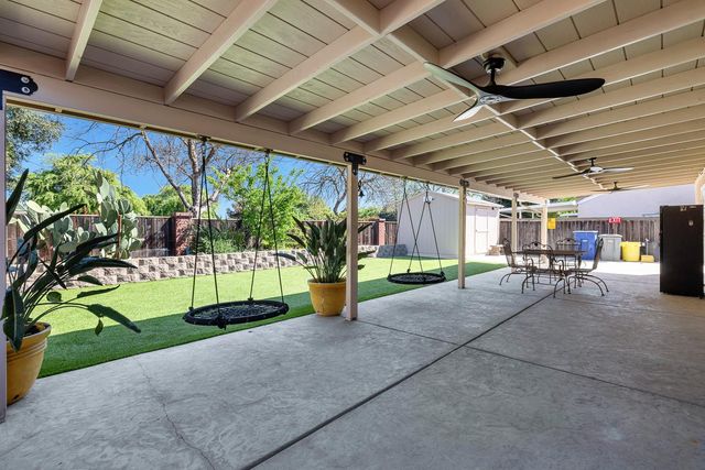 7634 N Dearing Avenue, Fresno, CA 93720