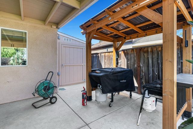 7634 N Dearing Avenue, Fresno, CA 93720