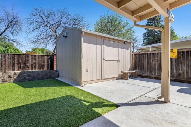 7634 N Dearing Avenue, Fresno, CA 93720