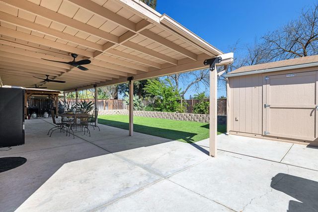 7634 N Dearing Avenue, Fresno, CA 93720