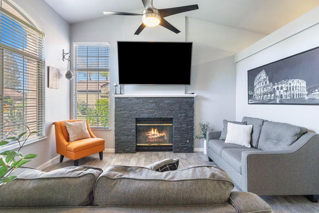 7634 N Dearing Avenue, Fresno, CA 93720