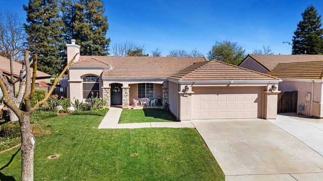 7634 N Dearing Avenue, Fresno, CA 93720