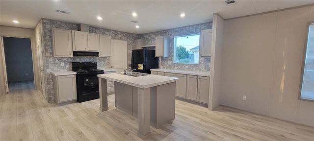 3408 Woodlake Drive, Granbury, TX 76048