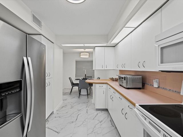 6650 SUNSET WAY 204, St Pete Beach, FL 33706