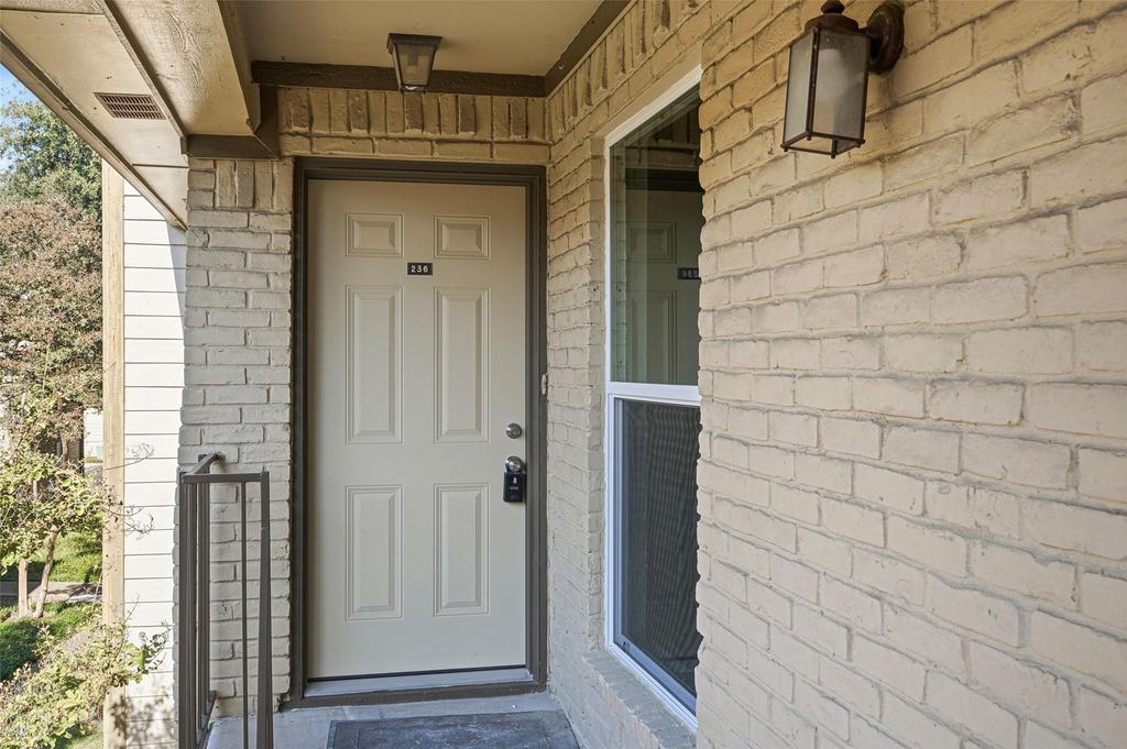 10650 Steppington Drive 236, Dallas, TX 75230