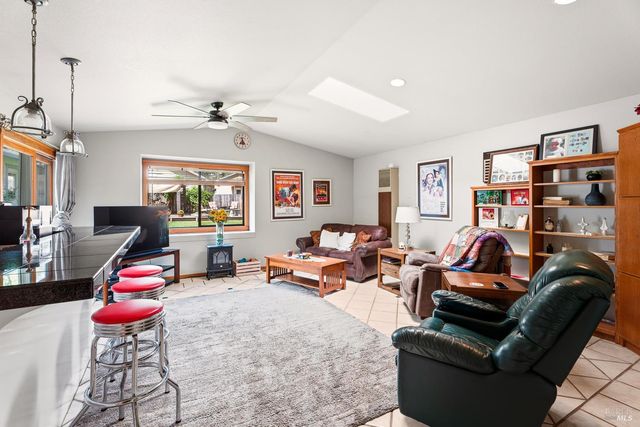 290 Mendocino Dr, Ukiah, CA 95482