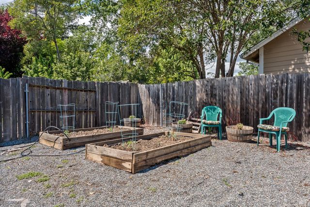 290 Mendocino Dr, Ukiah, CA 95482