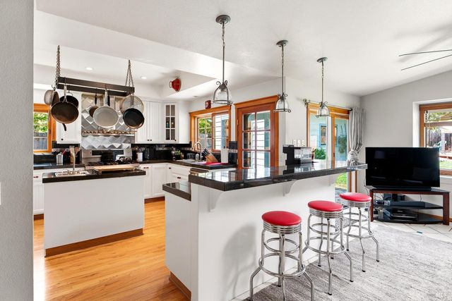 290 Mendocino Dr, Ukiah, CA 95482