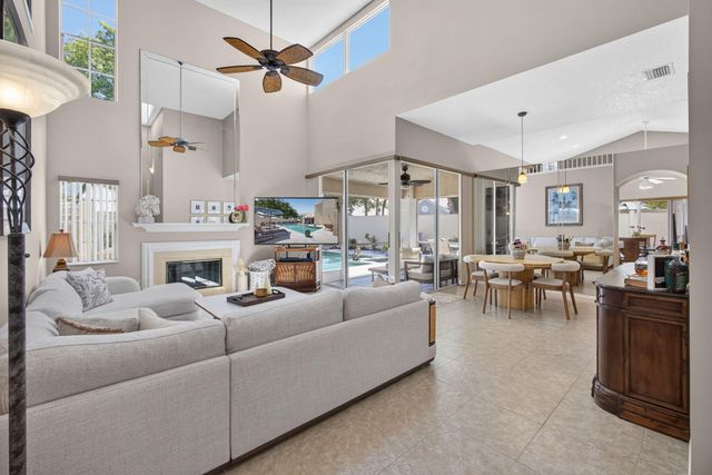 33 Selby Lane, Palm Beach Gardens, FL 33418