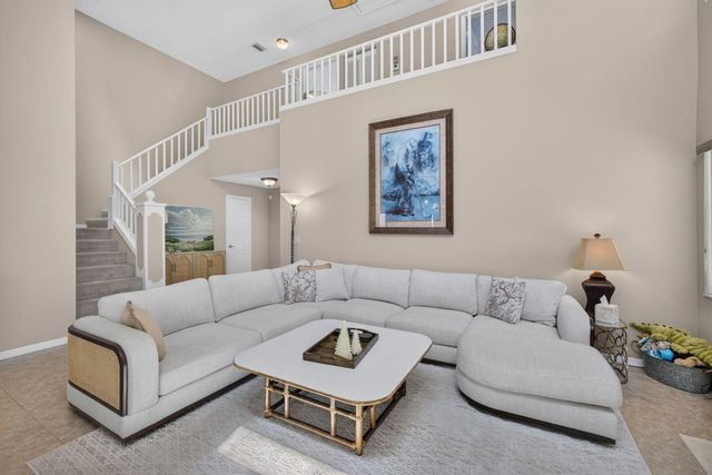 33 Selby Lane, Palm Beach Gardens, FL 33418